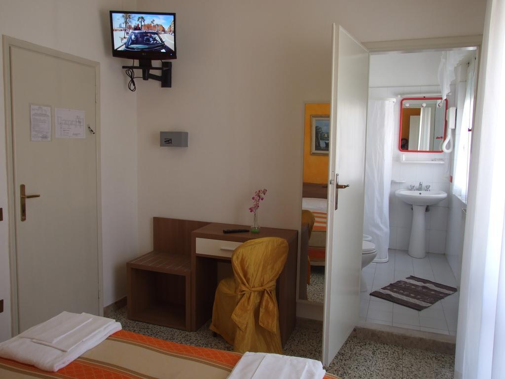 Hotel Derna Viareggio Oda fotoğraf