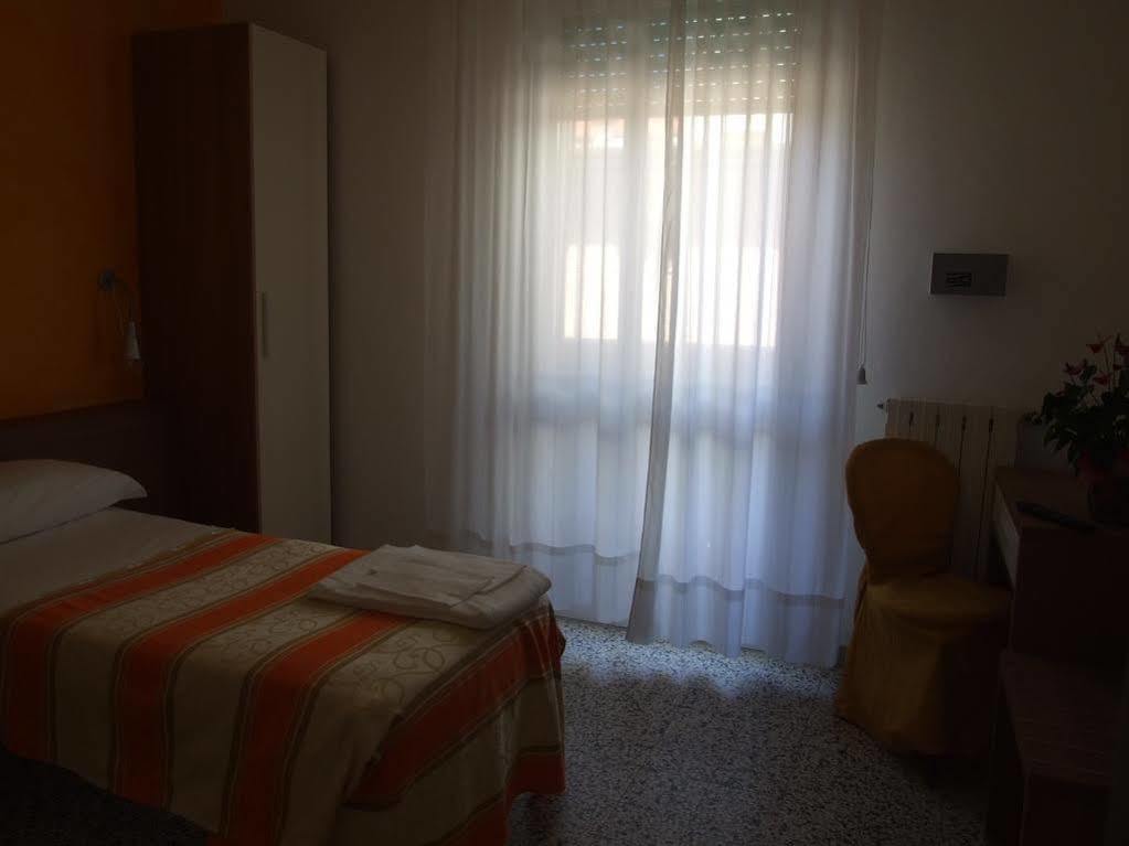 Hotel Derna Viareggio Dış mekan fotoğraf