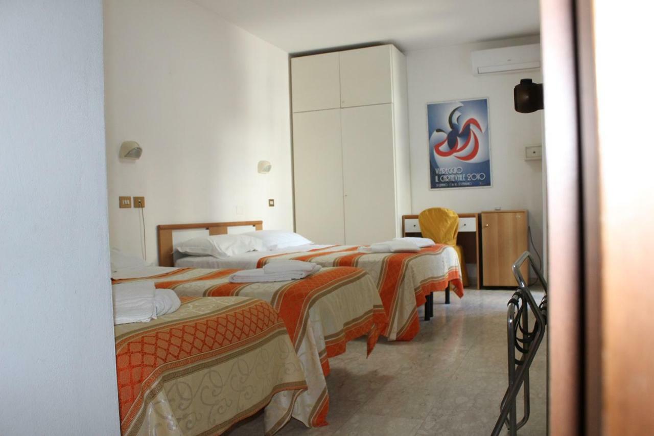 Hotel Derna Viareggio Dış mekan fotoğraf