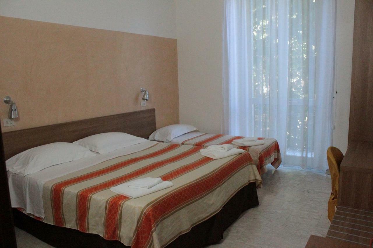 Hotel Derna Viareggio Dış mekan fotoğraf