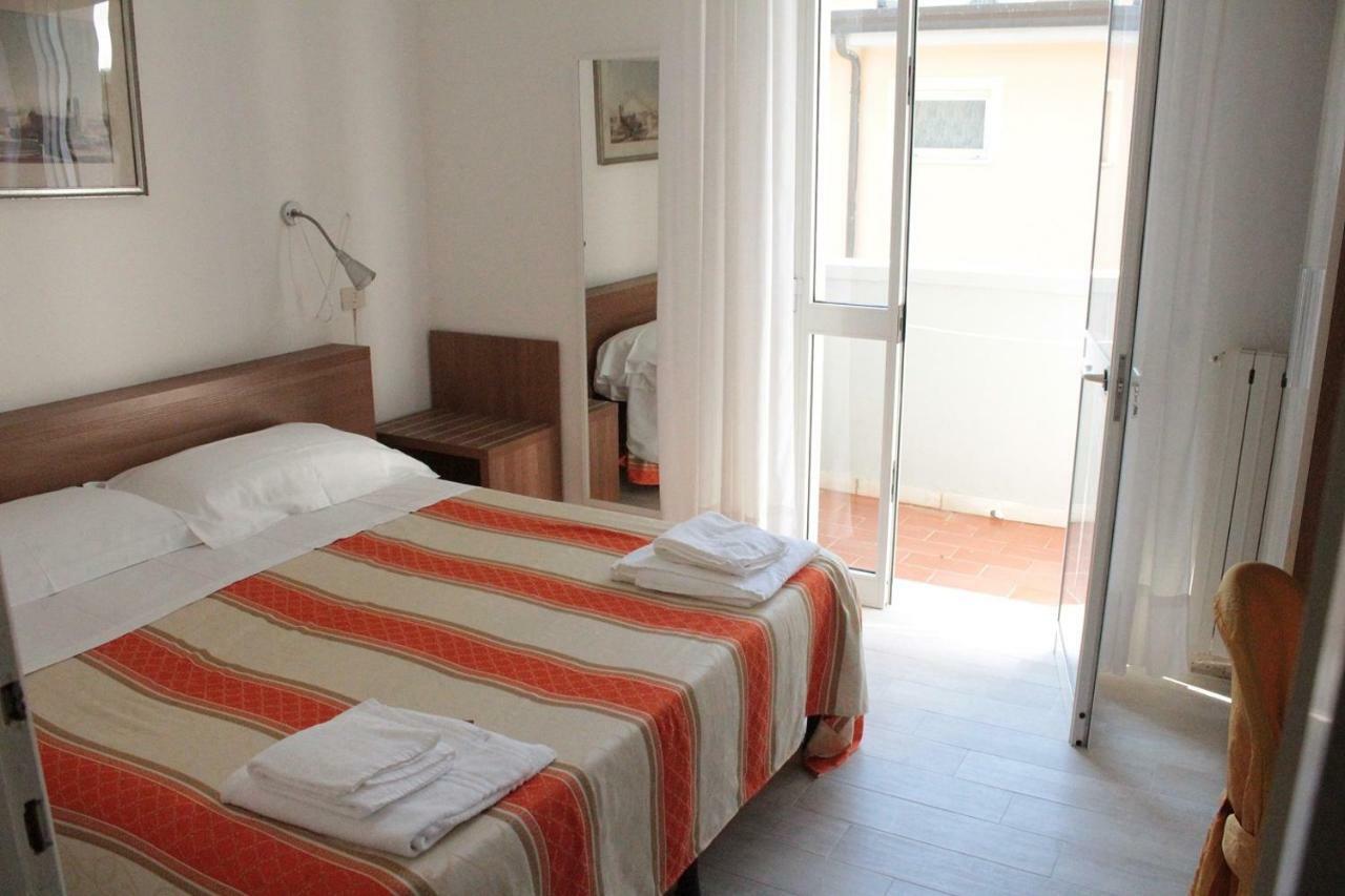 Hotel Derna Viareggio Dış mekan fotoğraf