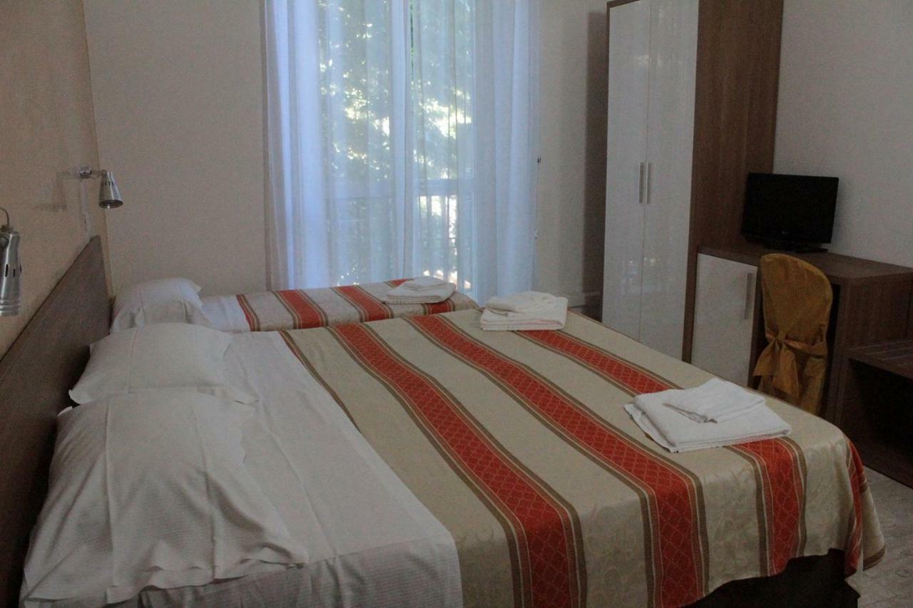 Hotel Derna Viareggio Dış mekan fotoğraf